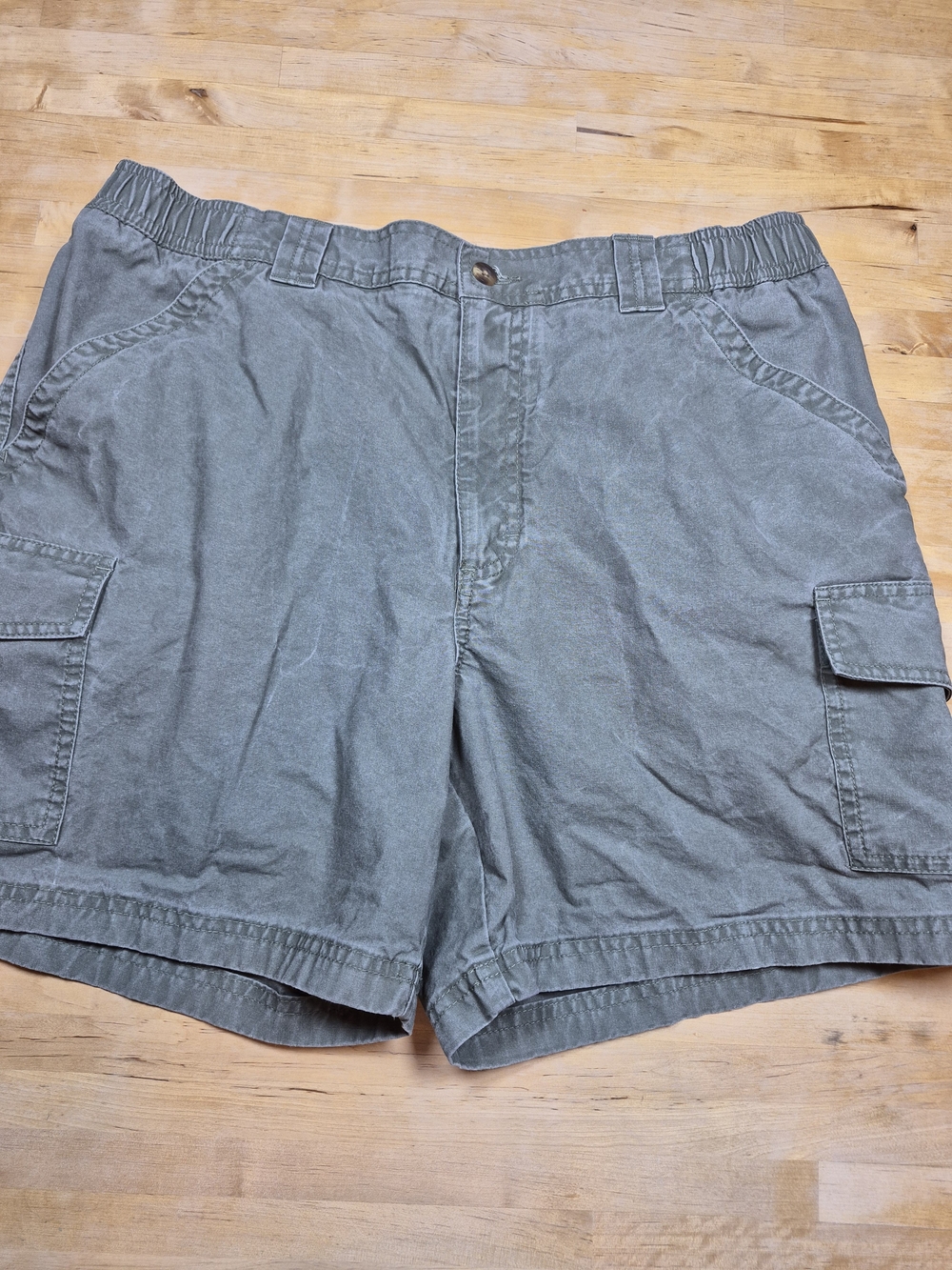 L.L. Bean Men's Olive Cargo Shorts - Green Utility Style